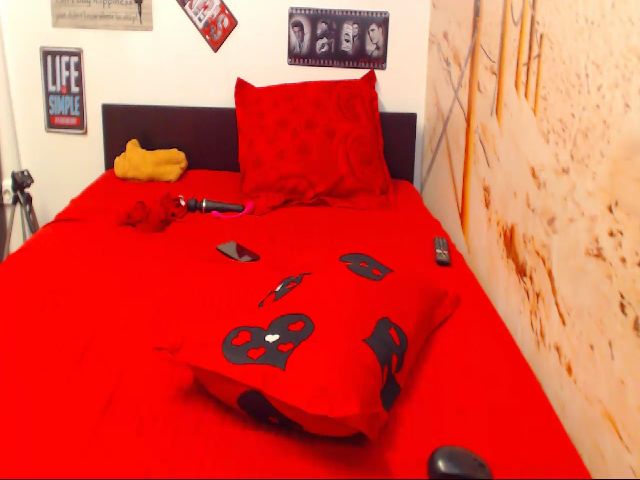 Live sex webcam photo for MeaowMela #255414078