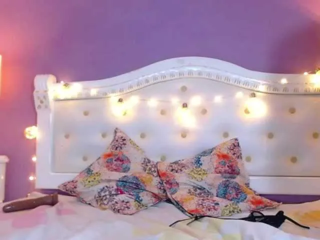 Live sex webcam photo for Sofia-Jones #240971527