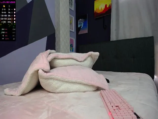 Live sex webcam photo for Sweet_tits2 #255756556