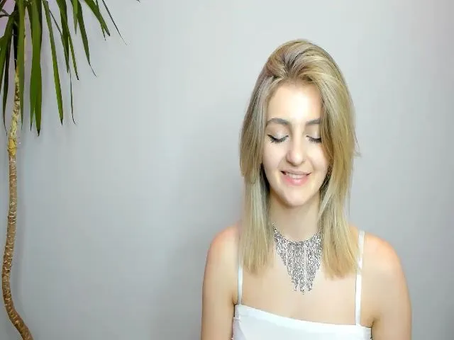 Live sex webcam photo for HelelGretta #256479950