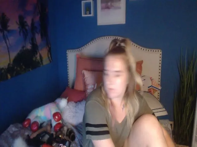 Live sex webcam photo for SnowWhiteXxxx #252360754