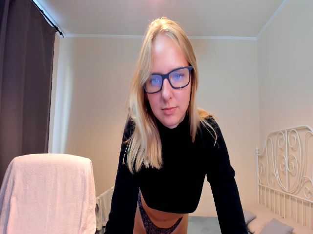 Live sex webcam photo for O1iv1a #257687936