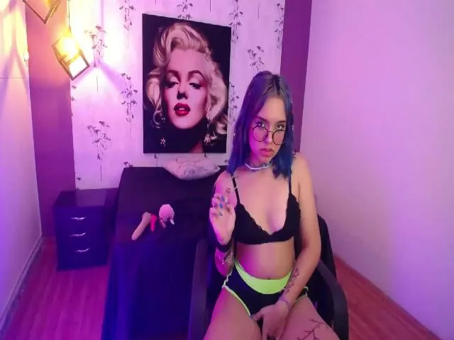 Live sex webcam photo for Spaaarkie #255687476