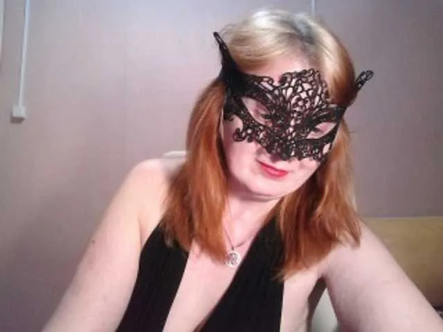 Live sex webcam photo for leeloofire #245495435