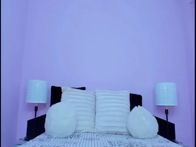 Live sex webcam photo for JuliaHayes90 #255908021