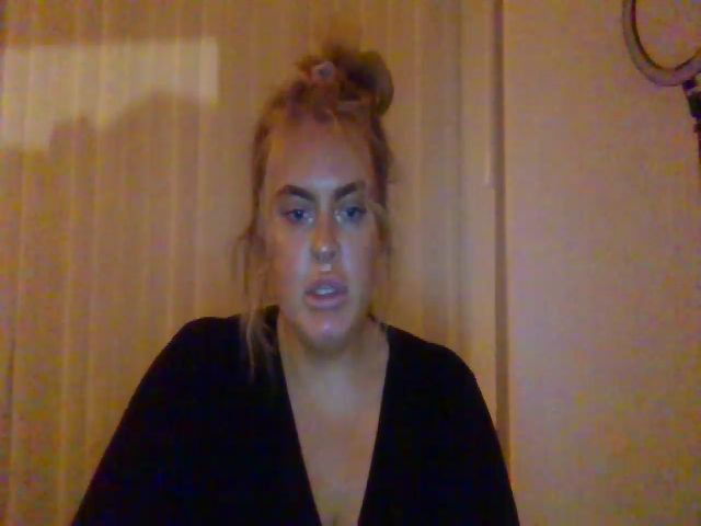 Live sex webcam photo for Hattiexox1 #263932660