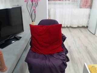 Live sex webcam photo for JullieMilf #287954606