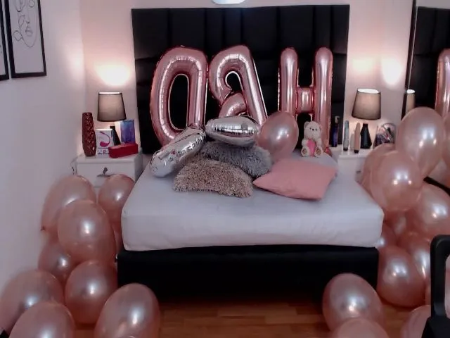 Live sex webcam photo for Crystal_Star9 #253755512