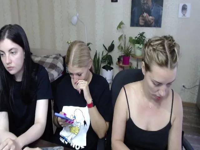Live sex webcam photo for Emi_lywild #256199028