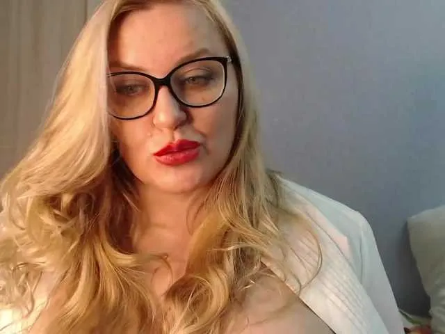 Live sex webcam photo for WifeyNusha #240951454