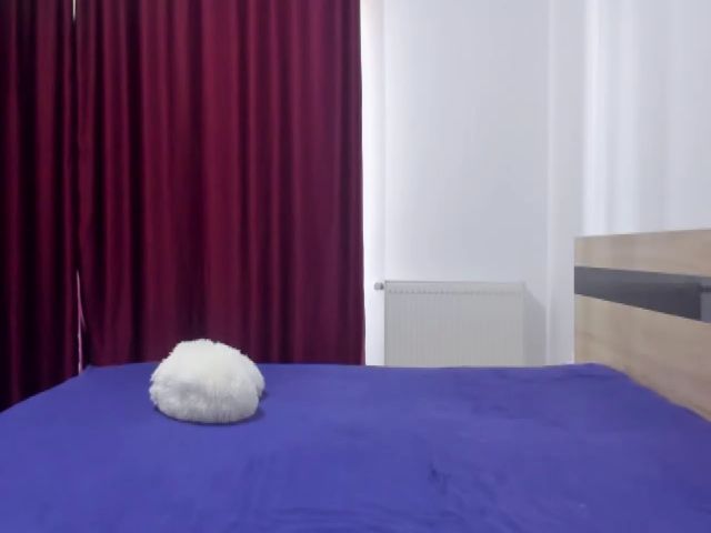 Live sex webcam photo for SylvieMilf #254723774