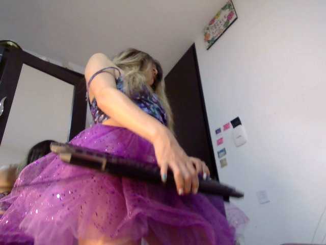 Live sex webcam photo for Niki69xxx #242880297