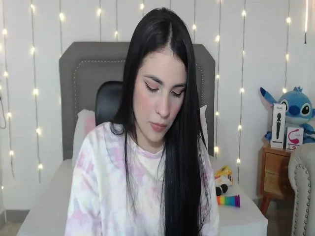 Live sex webcam photo for lolyy_18 #259122727