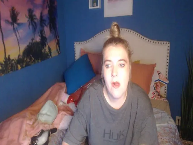 Live sex webcam photo for SnowWhiteXxxx #253897341