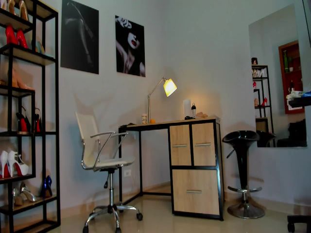 Live sex webcam photo for MrsEdha #258674513