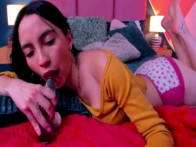 Live sex webcam photo for Quinn_hart #256057785