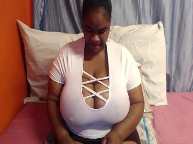 Live sex webcam photo for Sweetnozie #258625254