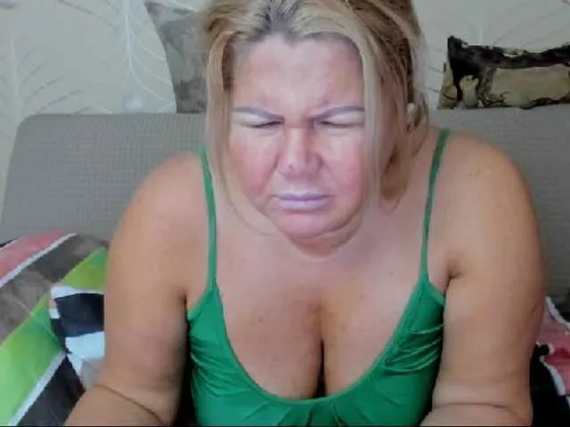 Live sex webcam photo for come2mom #241239425