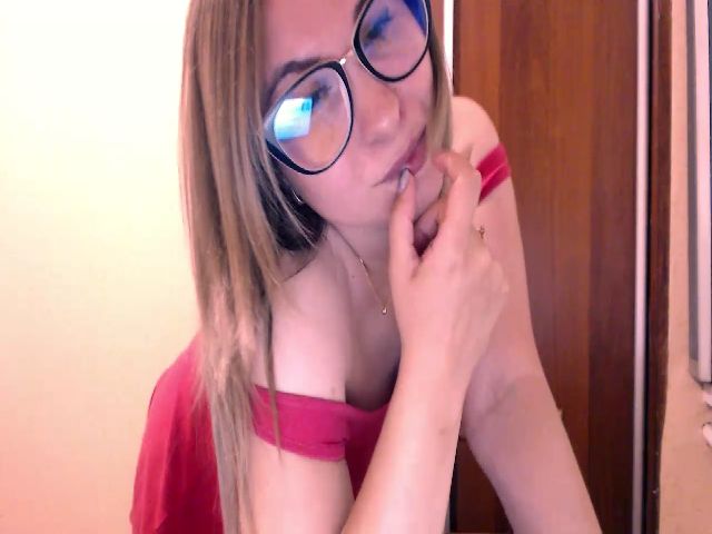 Live sex webcam photo for Kay_Lo #253421490