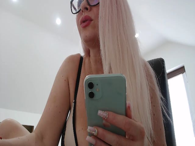 Live sex webcam photo for Singlemilff #255865154