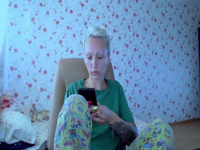 Live sex webcam photo for Blondedirty94 #263583597