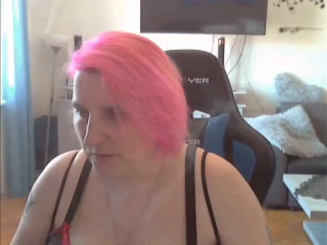 Live sex webcam photo for DrachenLady39 #241425409