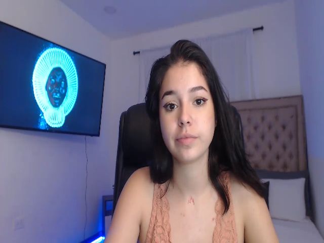 Live sex webcam photo for Heily_ #261698708