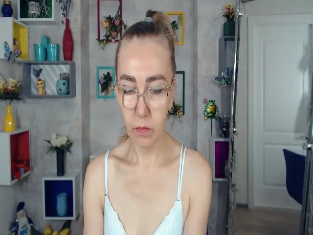 Live sex webcam photo for Greybunny #256815225