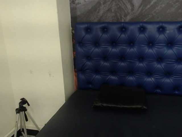 Live sex webcam photo for cleoW #243774517