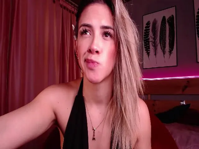 Live sex webcam photo for R4VENN_ #254407583