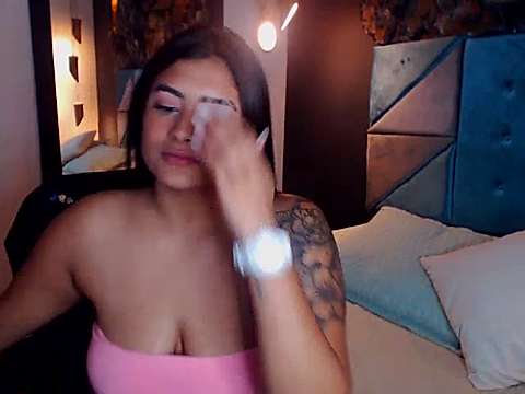 Live sex webcam photo for Sophia_colinss #241873584