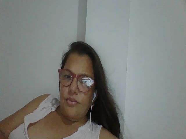 Live sex webcam photo for SweetLola01 #262567017