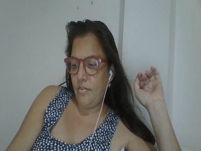 Live sex webcam photo for SweetLola01 #259035585