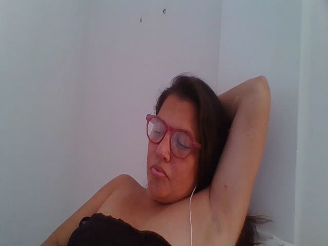 Live sex webcam photo for SweetLola01 #265080830