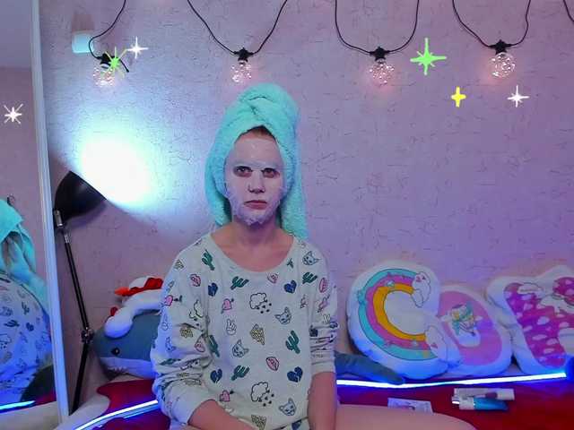 Live sex webcam photo for KiraLiLime #287989788