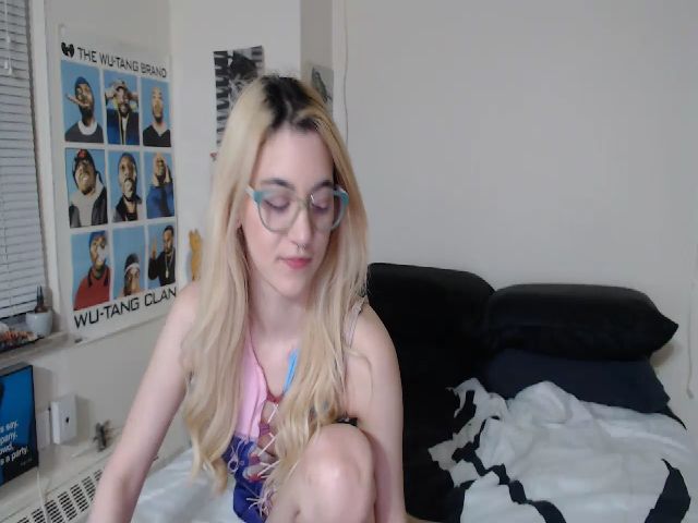 Live sex webcam photo for AnnaTame #252403621