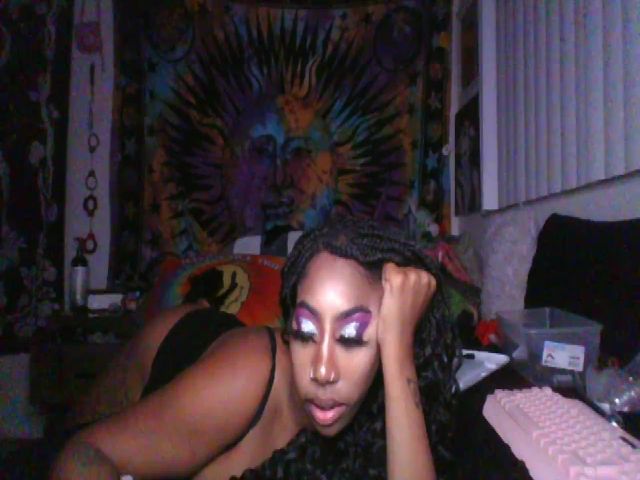 Live sex webcam photo for hennyhoneypot #256844772