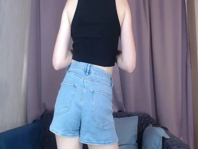 Live sex webcam photo for HotSwJenna #255561957
