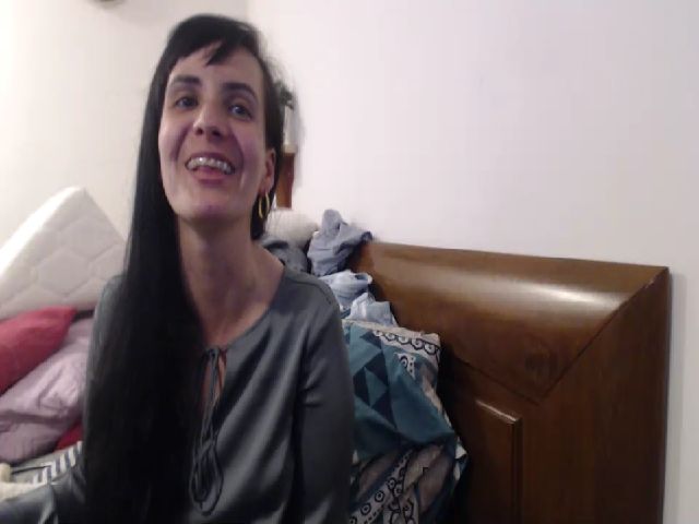 Live sex webcam photo for isabellazee2 #253267802