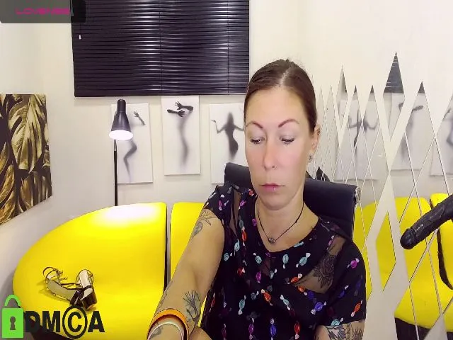 Live sex webcam photo for MarvelousLilu #258580976