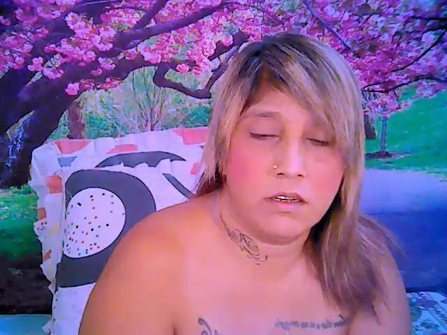 Live sex webcam photo for Roxyfoxy69 #259819071