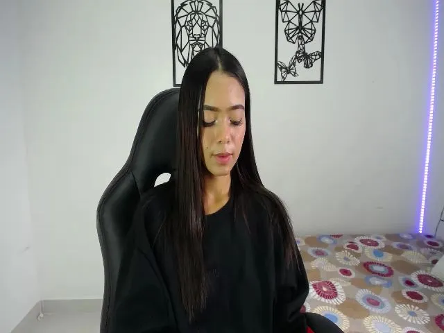 Live sex webcam photo for Emma_69_ #252829367