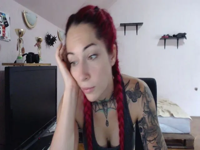 Live sex webcam photo for SweetRacerEl #256302102