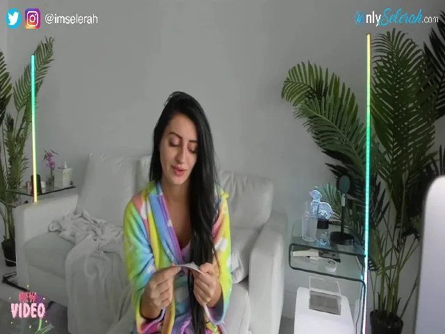 Live sex webcam photo for Selerah #260859064