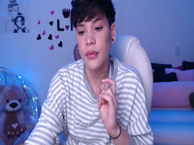 Live sex webcam photo for Laura_R23 #261434000