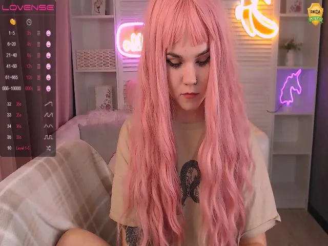 Live sex webcam photo for KerryBlair #255051824