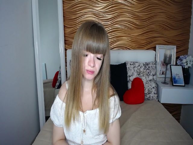 Live sex webcam photo for Ssexy_Kitty #254248757