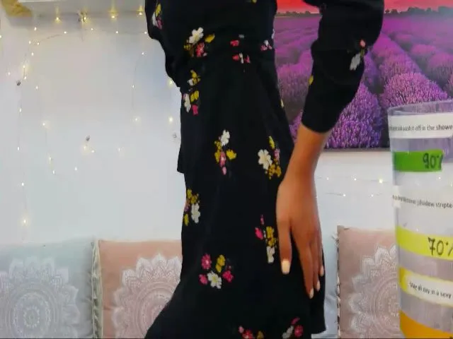 Live sex webcam photo for MaraW #256281409