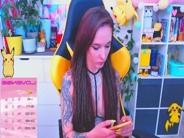 Live sex webcam photo for JinjerMoon #254123129