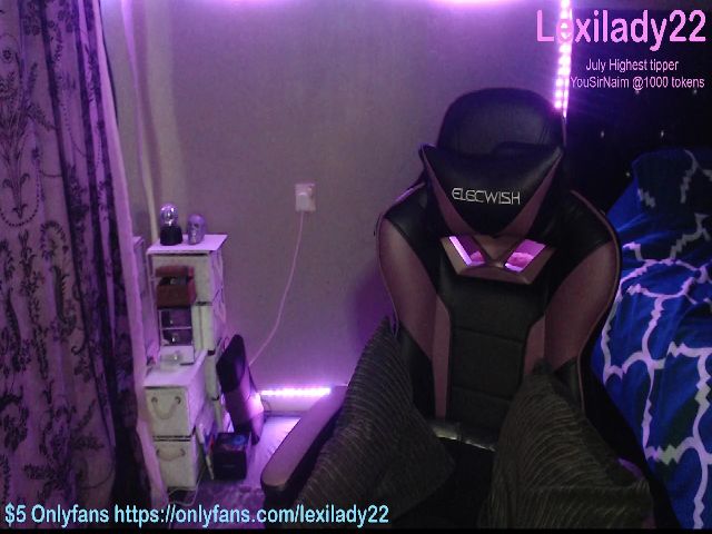 Live sex webcam photo for Lexilady22 #253815501